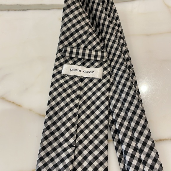 Pierre Cardin Black & White Checked Tie—GREAT Looking!!  Like New Condition!! - Picture 4 of 7